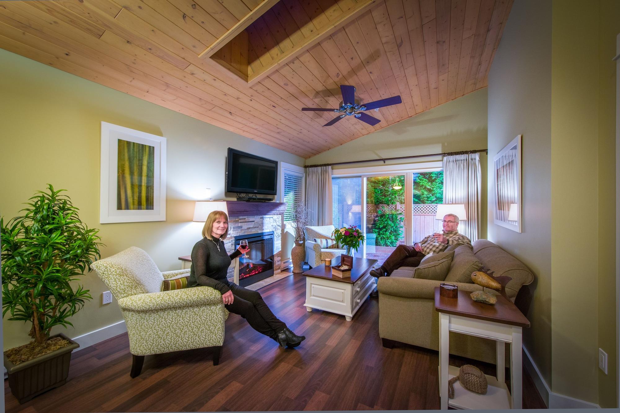 Oceanside Village Resort Parksville Bagian luar foto