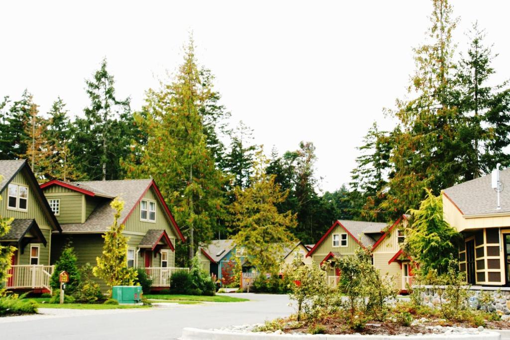 Oceanside Village Resort Parksville Bagian luar foto