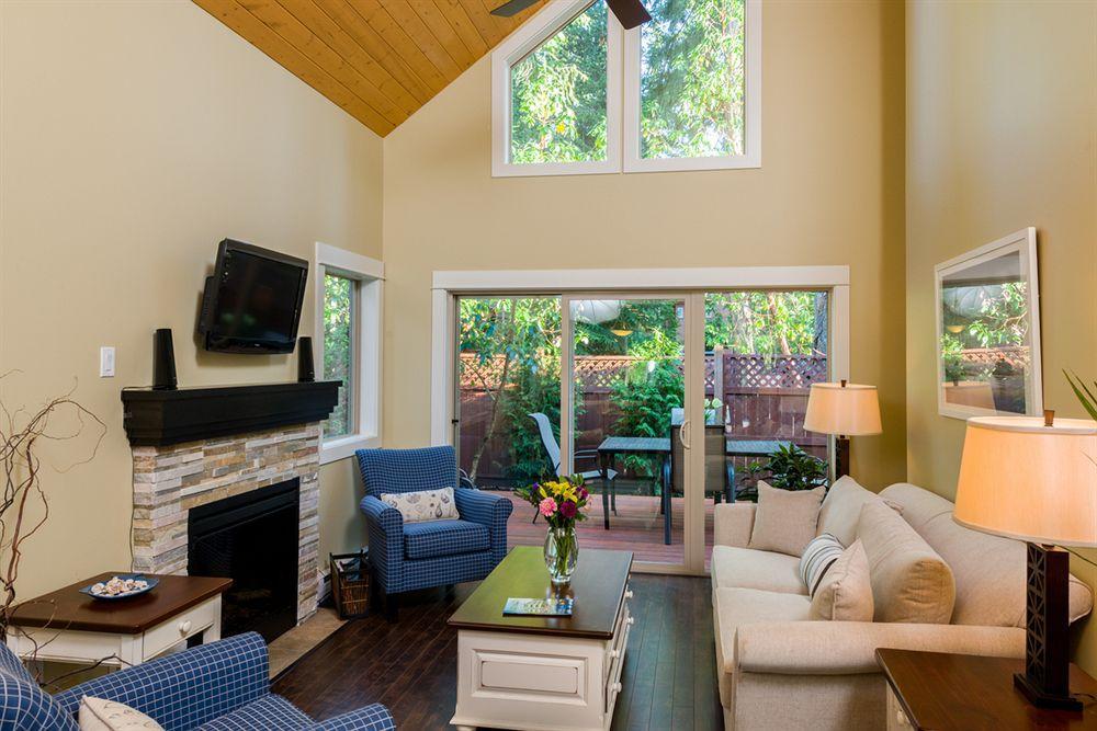 Oceanside Village Resort Parksville Bagian luar foto