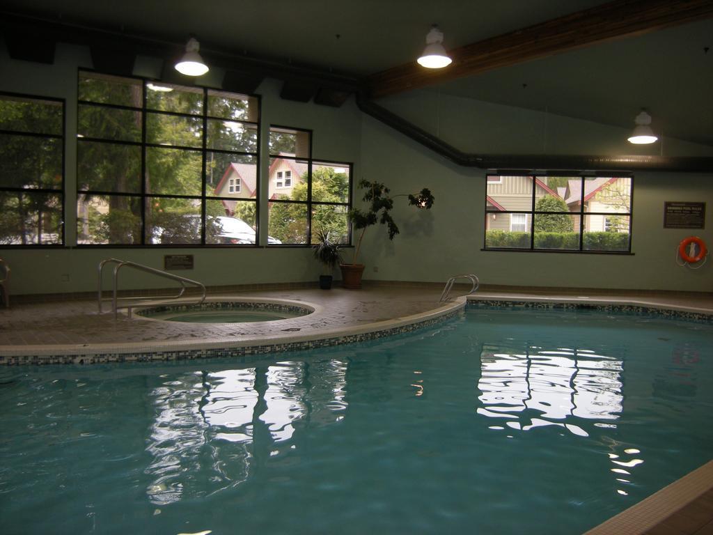 Oceanside Village Resort Parksville Bagian luar foto
