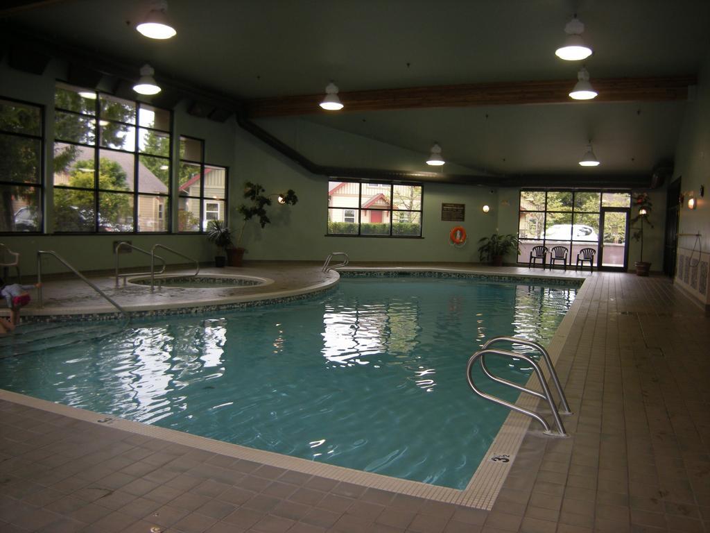 Oceanside Village Resort Parksville Bagian luar foto