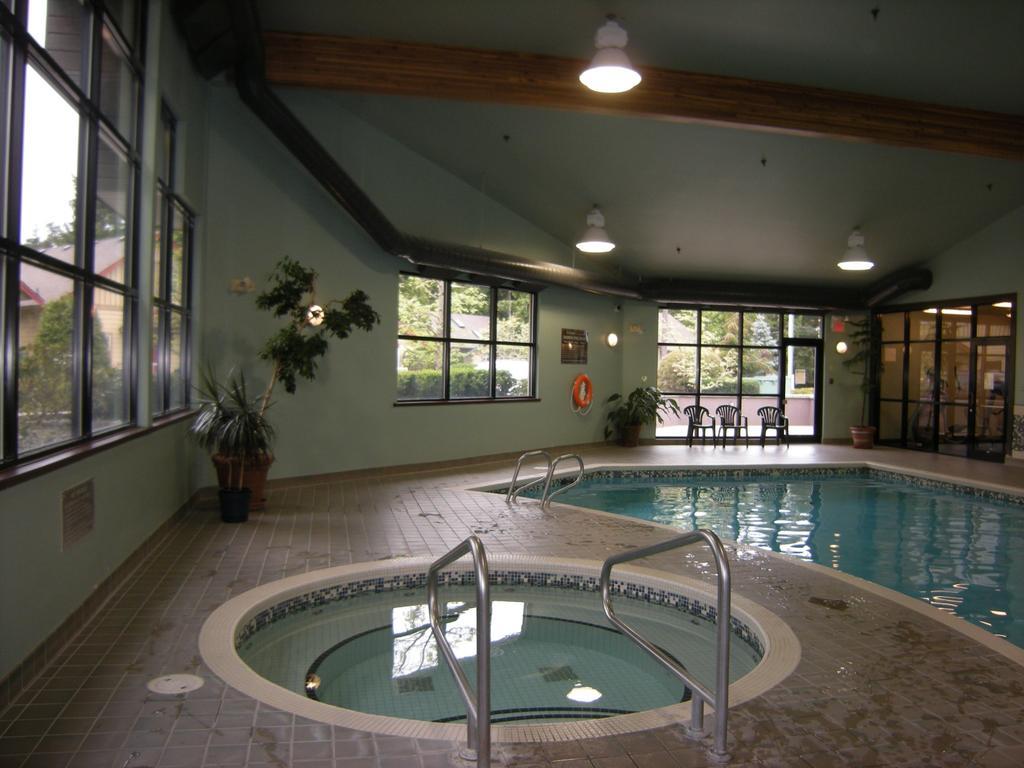Oceanside Village Resort Parksville Bagian luar foto