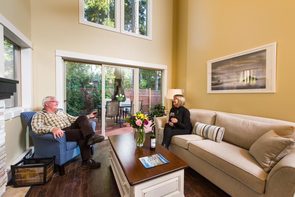 Oceanside Village Resort Parksville Bagian luar foto