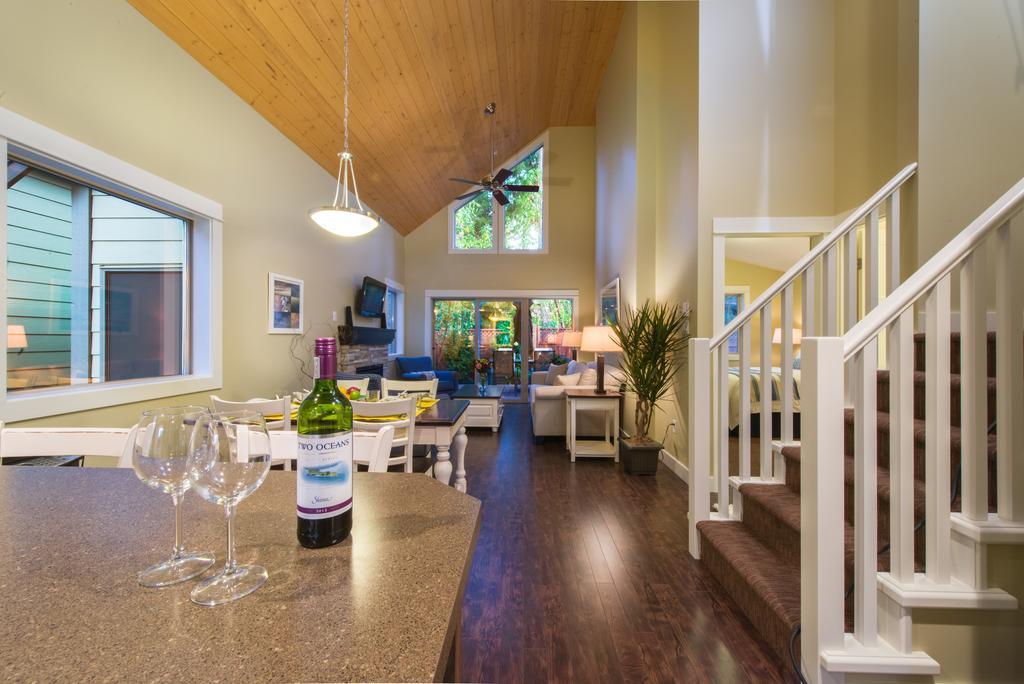 Oceanside Village Resort Parksville Bagian luar foto