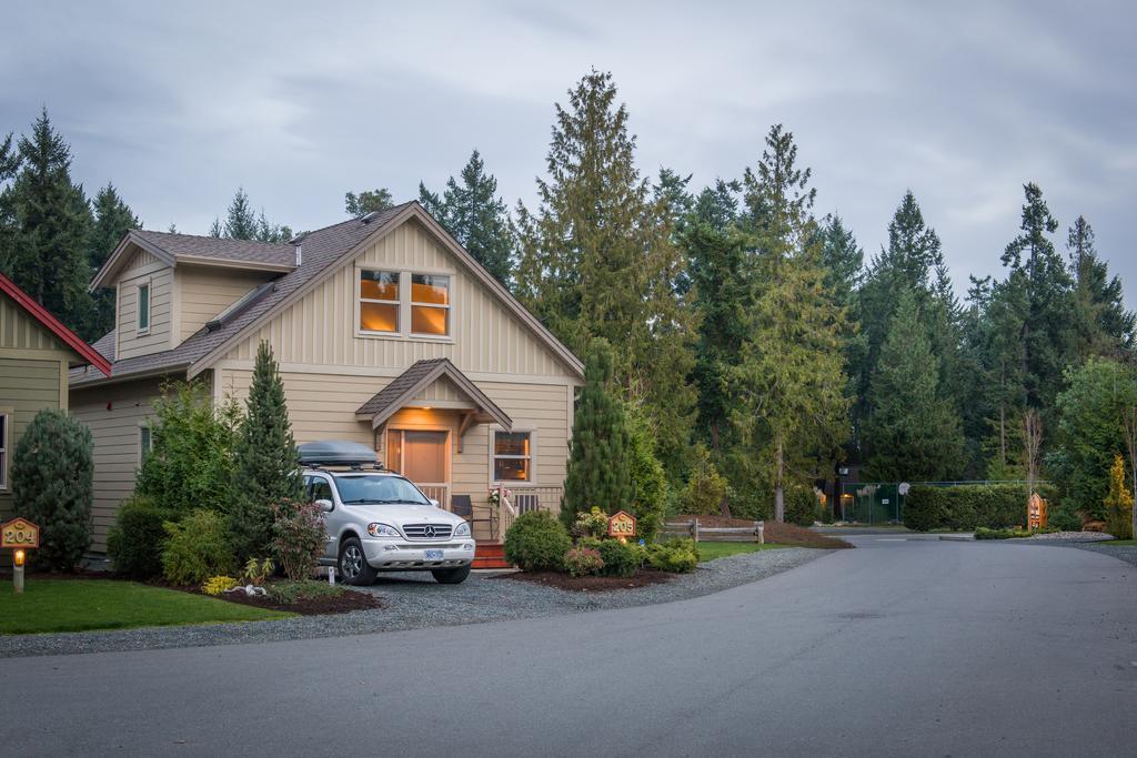 Oceanside Village Resort Parksville Bagian luar foto