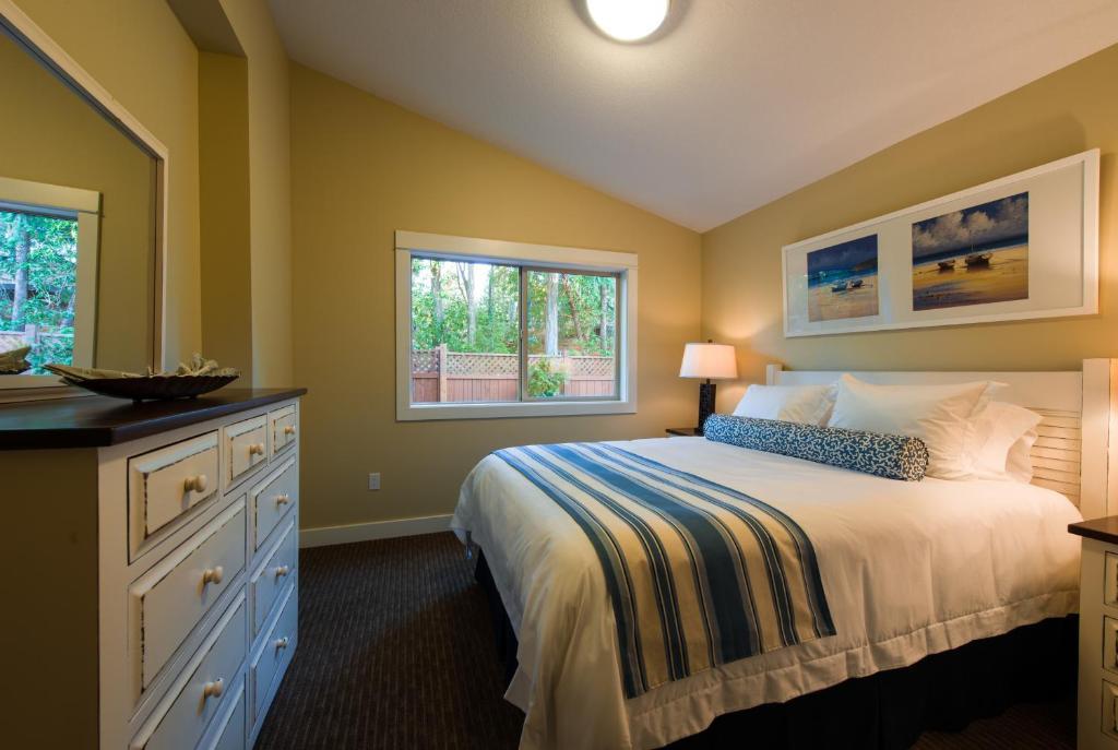 Oceanside Village Resort Parksville Bagian luar foto