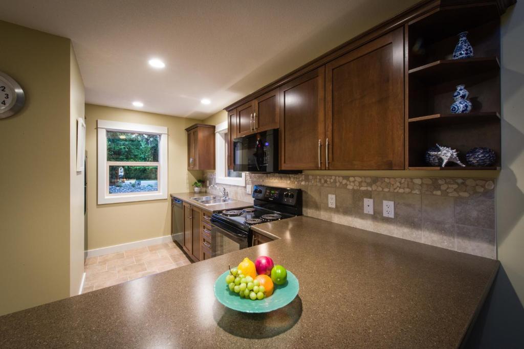 Oceanside Village Resort Parksville Bagian luar foto