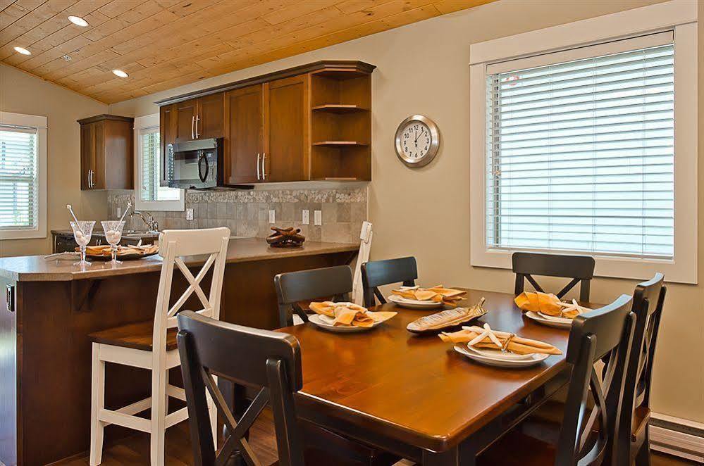Oceanside Village Resort Parksville Bagian luar foto