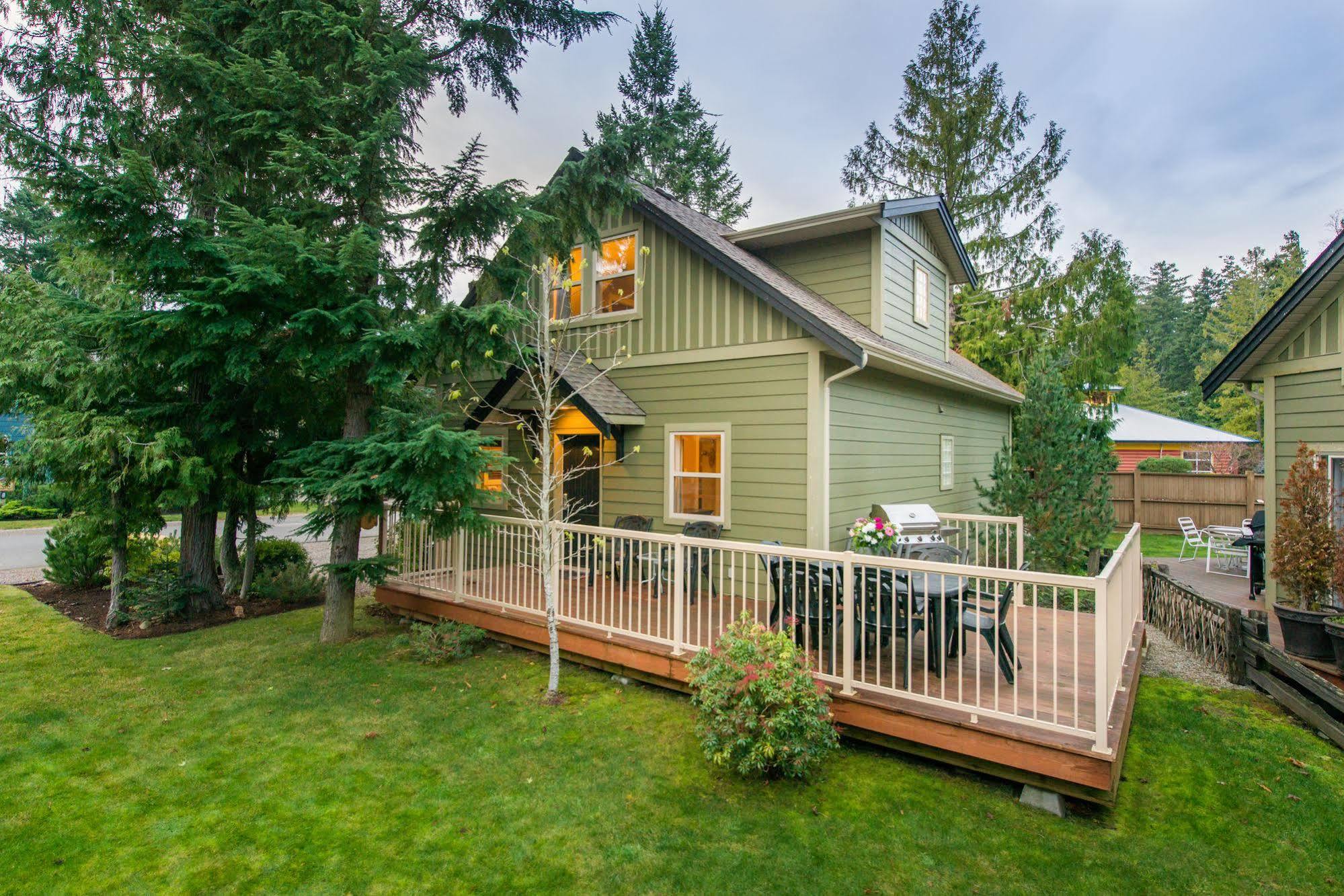 Oceanside Village Resort Parksville Bagian luar foto