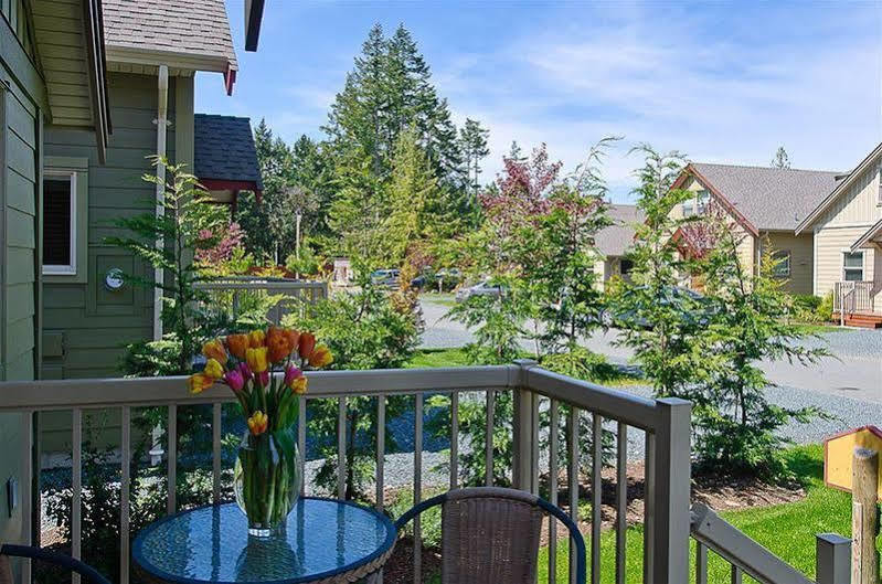 Oceanside Village Resort Parksville Bagian luar foto