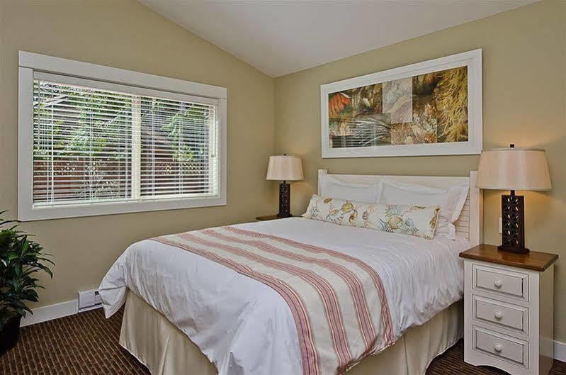 Oceanside Village Resort Parksville Bagian luar foto